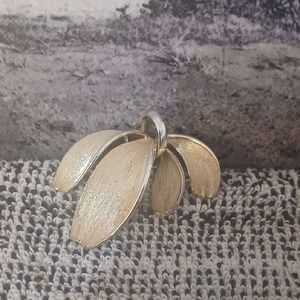 Vintage Tara Silver Floral Brooch
